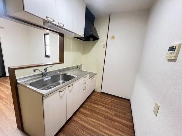 名鉄瀬戸線 三郷駅 徒歩24分 2階建 築26年のキッチン写真