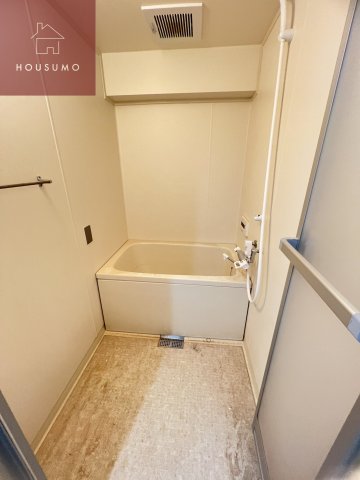 バス・シャワールーム　コンパクトで使いやすいお風呂です