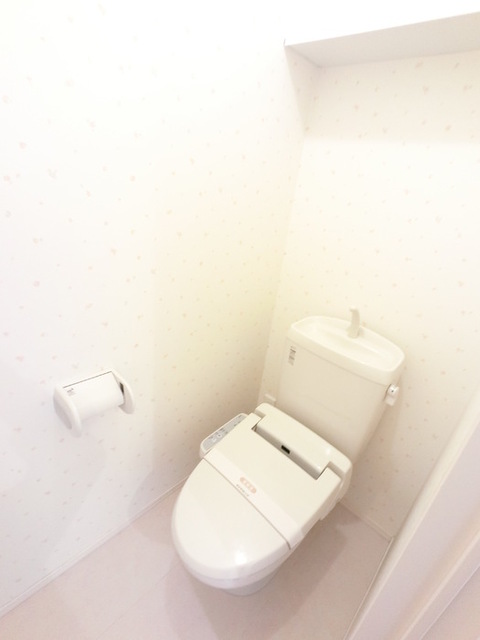 トイレ　温水洗浄便座です