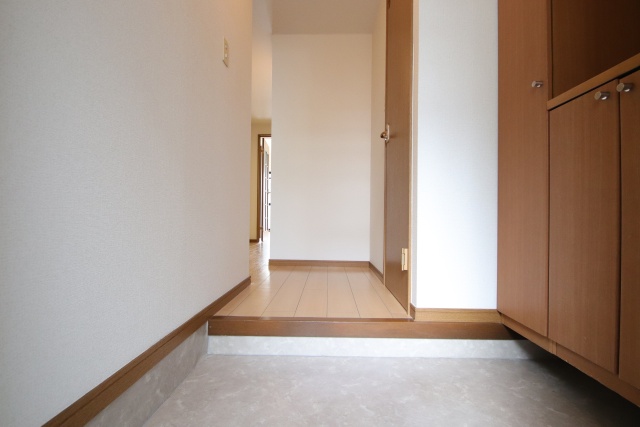 玄関　※別室の参考写真の為、現況優先です。