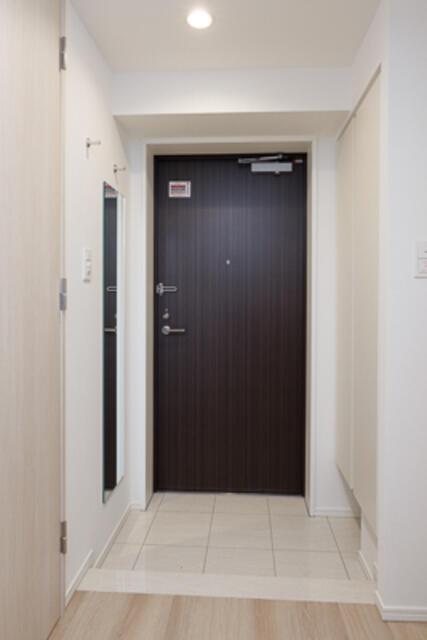 玄関　※写真は同タイプ住戸です。