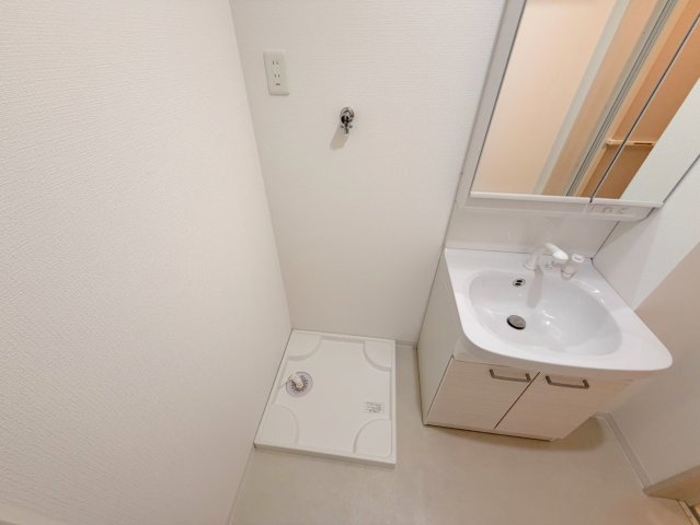 その他設備　嬉しい室内洗濯機置場。これで洗濯機も長持ちしますね。