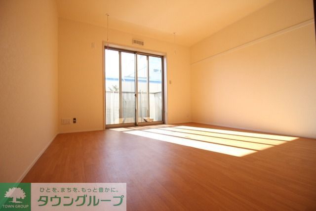 居室・リビング　日当たり良く明るいお部屋です
