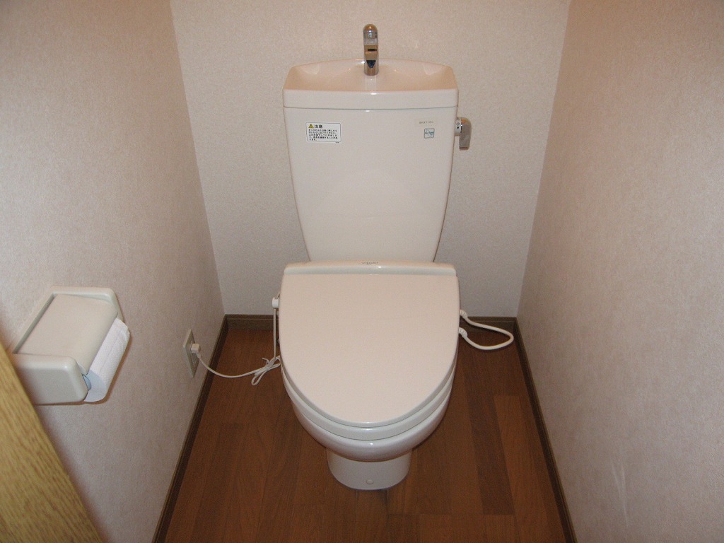 トイレ　写真は同タイプのものです