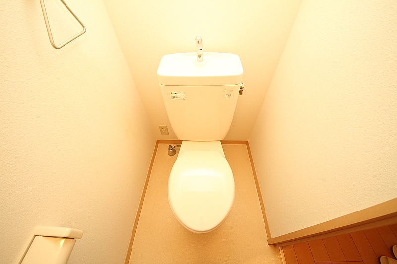 地下鉄空港線 西新駅 徒歩5分 2階建 築24年のトイレ写真