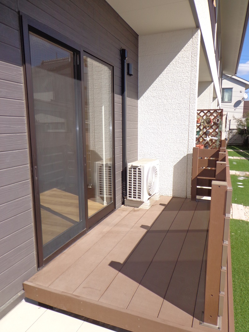 庭　おしゃれなウッドデッキあり♪