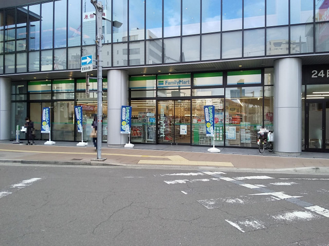 コンビニ　ファミリーマート　松山市駅前店（コンビニ）まで400m