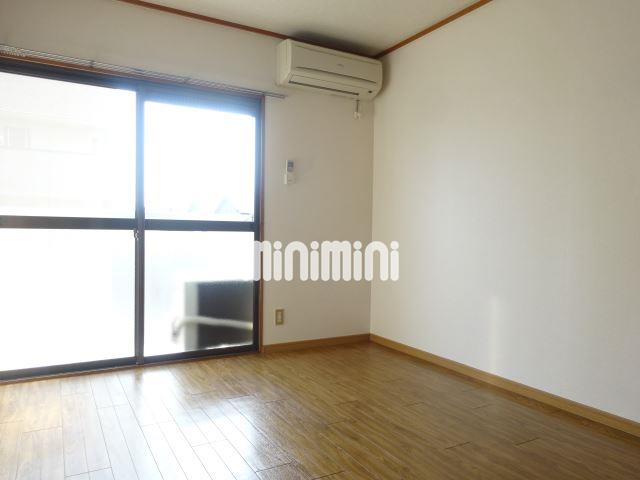 居室・リビング　エアコンがあり、年中快適に過ごせます