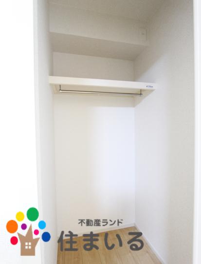 ドラックストア　スギ薬局築地店（ドラッグストア）まで703m