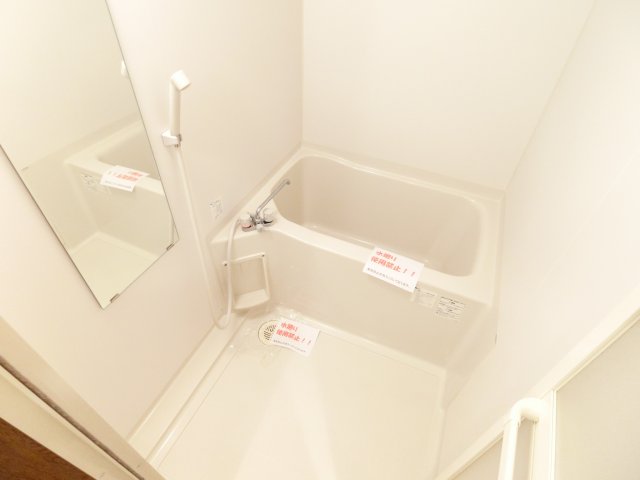 バス・シャワールーム　同物件別部屋イメージ写真