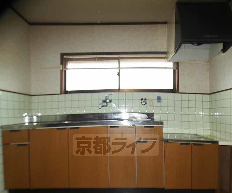 キッチン　ゆとりのあるキッチンスペースです。