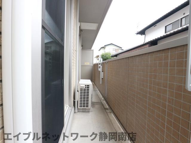 バルコニー　外からの目が気にならないバルコニーで洗濯物が干せます