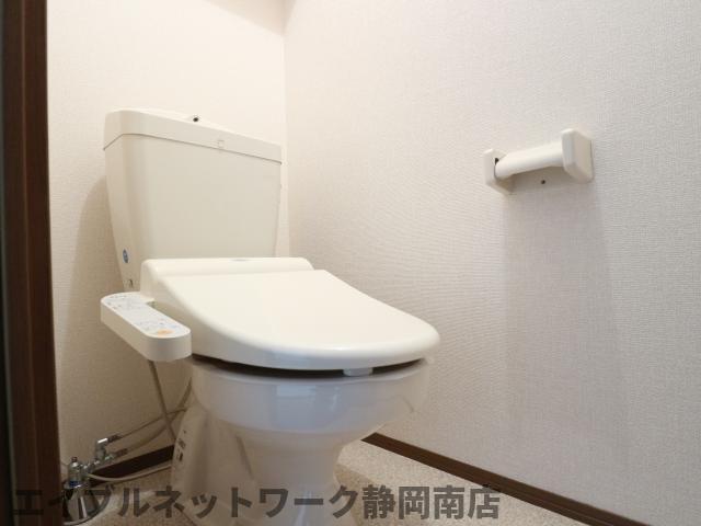 トイレ　清潔感のあるトイレです
