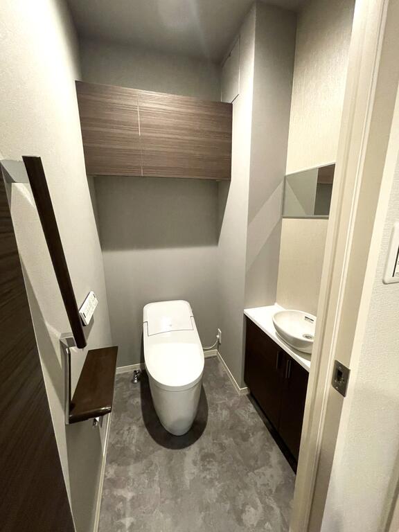 トイレ　タンクレストイレ（手洗い付き）