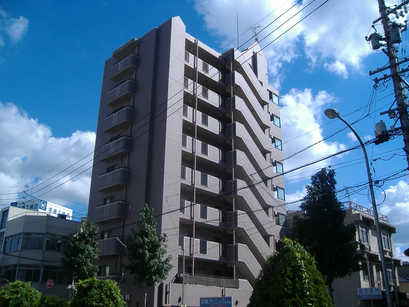名古屋市熱田区花町のマンションの建物外観