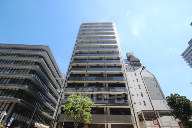 大阪市中央区石町のマンションの建物外観