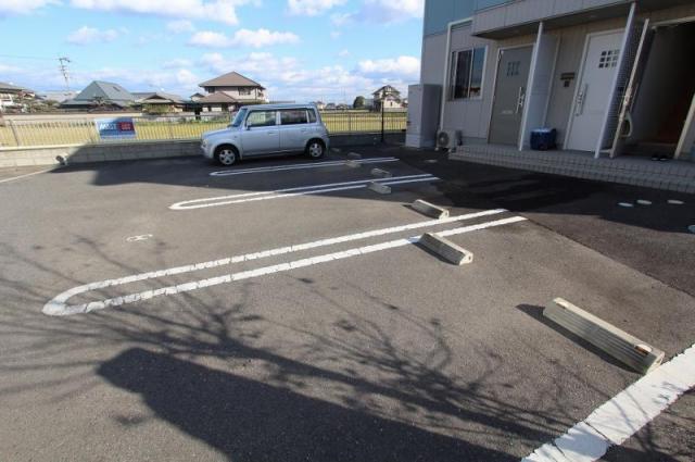 【高松市西山崎町のアパートの駐車場】