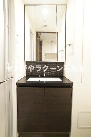 【世田谷区三宿のマンションの洗面設備】