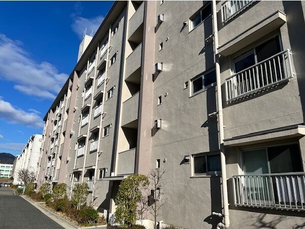 神戸市東灘区渦森台のマンションの建物外観