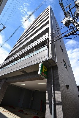 広島市東区二葉の里のマンションの建物外観