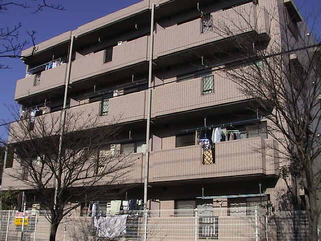横浜市青葉区元石川町のマンションの建物外観