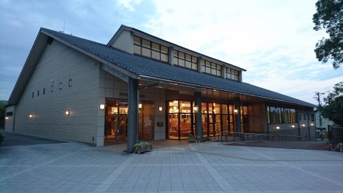 【クレセント宇布見の図書館】