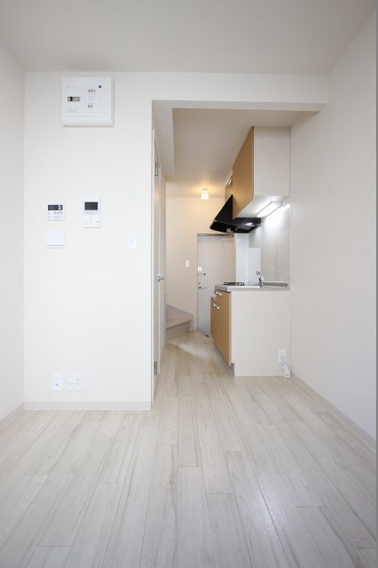 居室・リビング　同物件、別号室の写真です