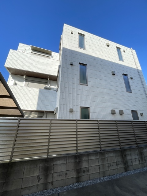 千葉市花見川区幕張本郷のマンションの建物外観