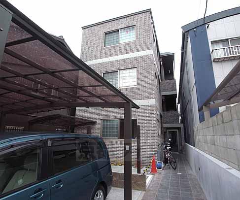 京都市伏見区深草北蓮池町のマンションの建物外観