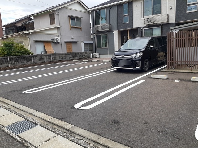 【クレインの駐車場】