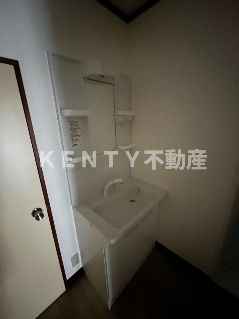 洗面設備　ゆったりとスペースのある洗面所