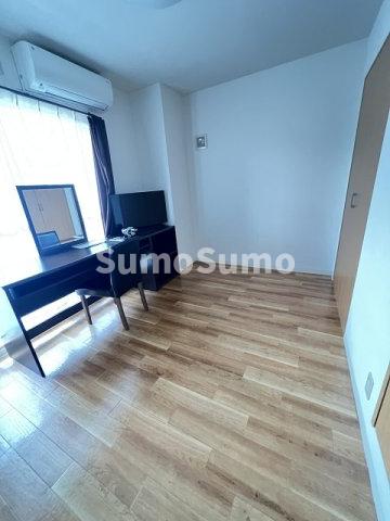 その他部屋・スペース　開放的な寝室です