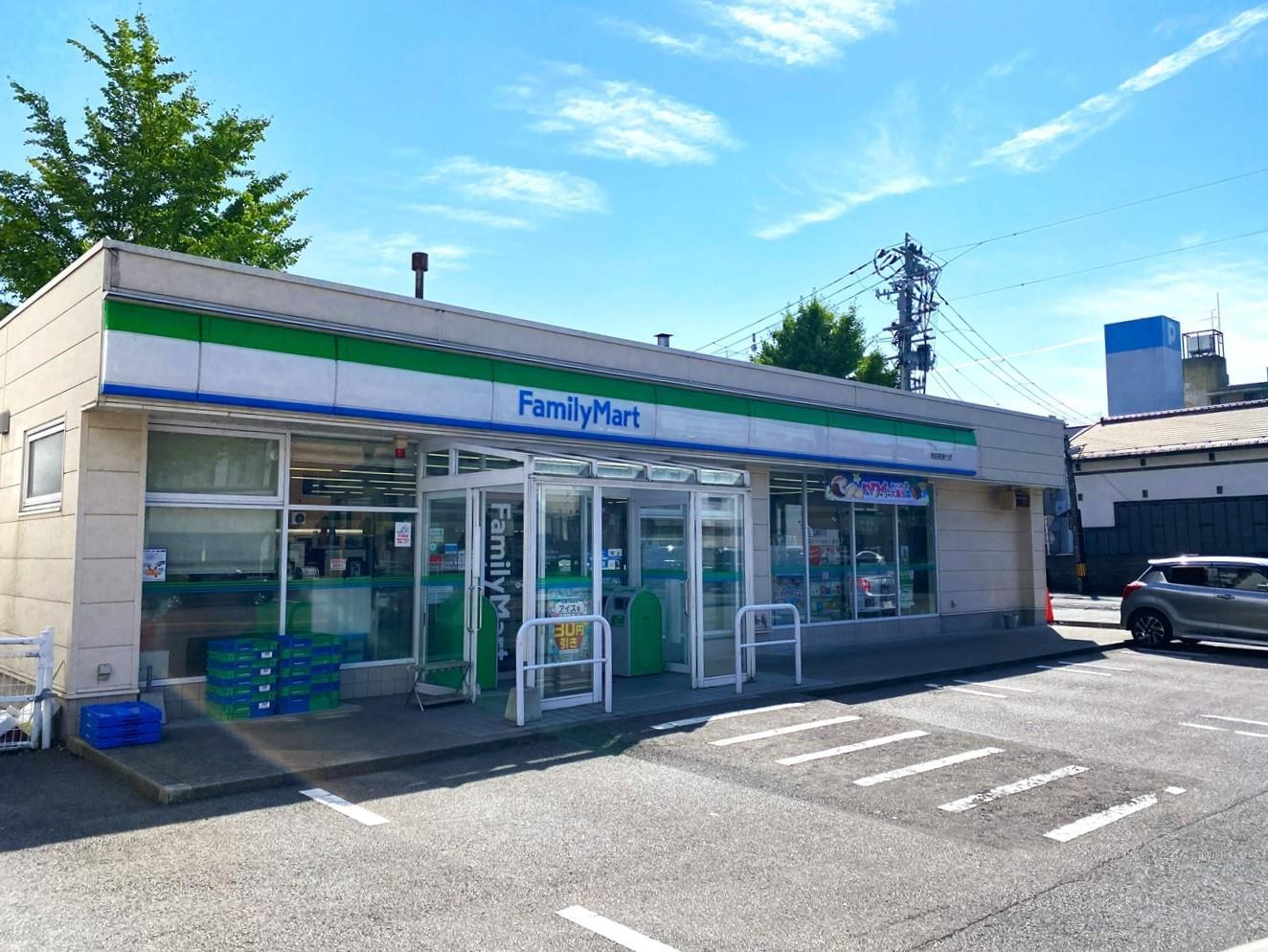 コンビニ　ファミリーマート秋田南通り店（コンビニ）まで130m