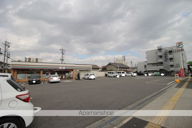 コンビニ　ファミリーマート（コンビニ）まで861m