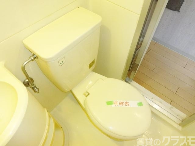 トイレ　お掃除楽々３点ユニットです。