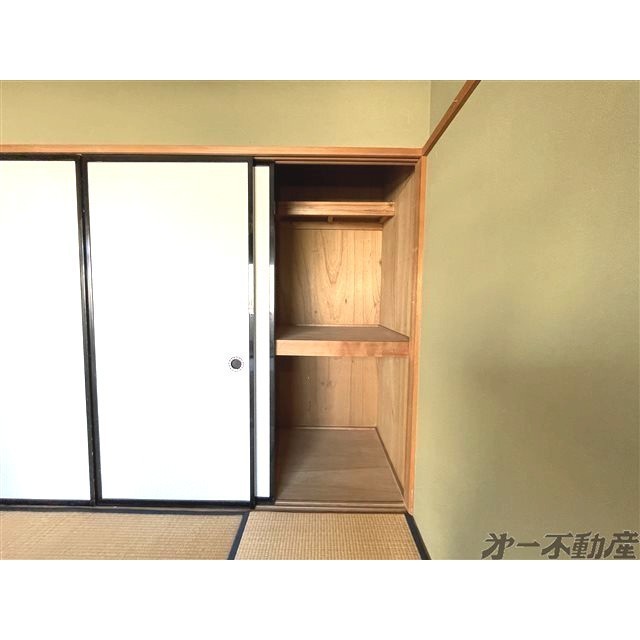 収納　押入