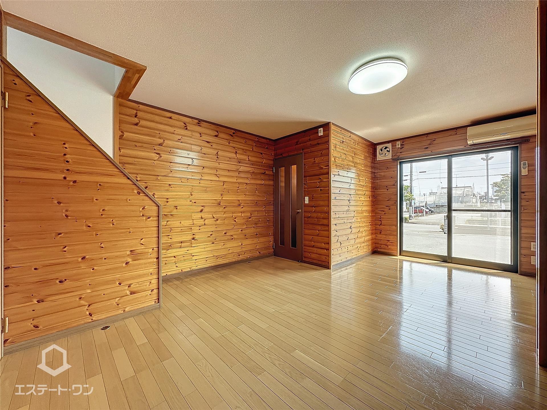 居室・リビング　明るいリビング！！