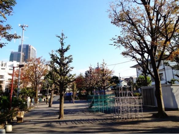 【渋谷区恵比寿南のマンションの公園】