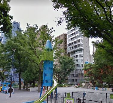 【渋谷区恵比寿南のマンションの公園】