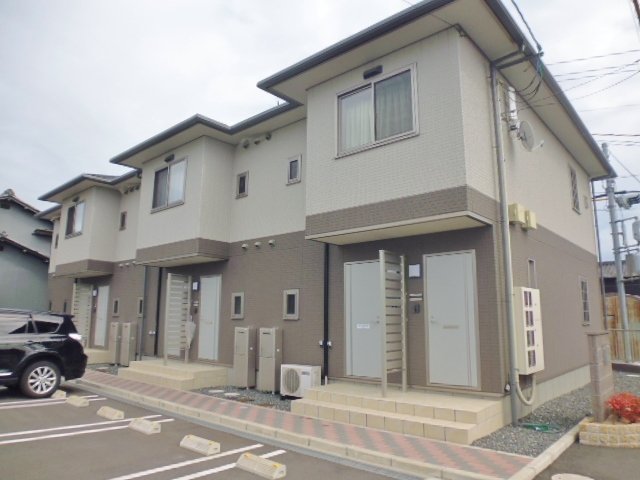 【倉敷市福田町浦田のアパートの建物外観】