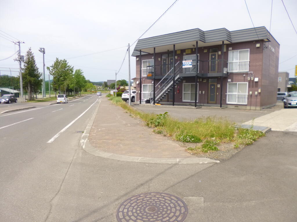 空知郡上富良野町錦町のアパートの建物外観