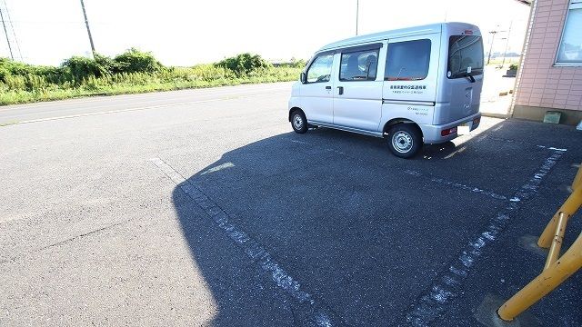 【行方市浜のアパートの駐車場】