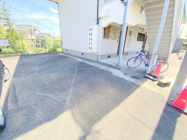 【富田林市須賀のアパートの駐車場】