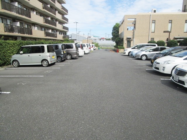 【町田市南町田のマンションの駐車場】