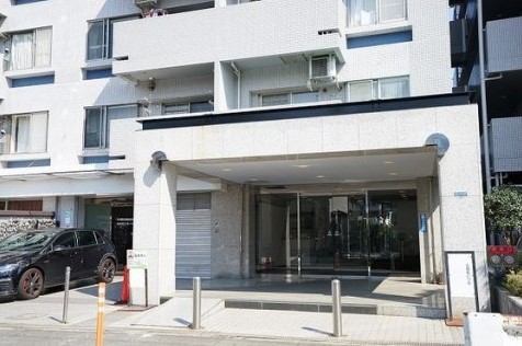 【川崎市中原区新城中町のマンションのエントランス】