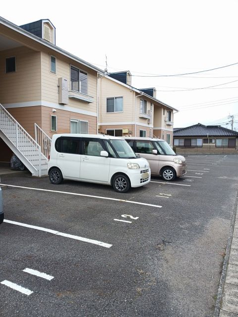 【ロイヤルパレス村松IIＡの駐車場】