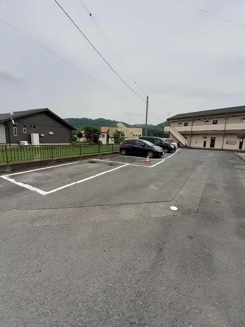 【とまと　３の駐車場】