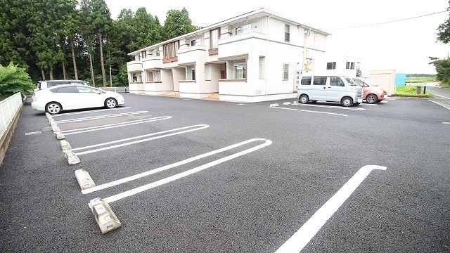 【東茨城郡城里町大字那珂西のアパートの駐車場】