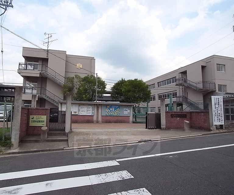 【八幡市男山松里のアパートの小学校】