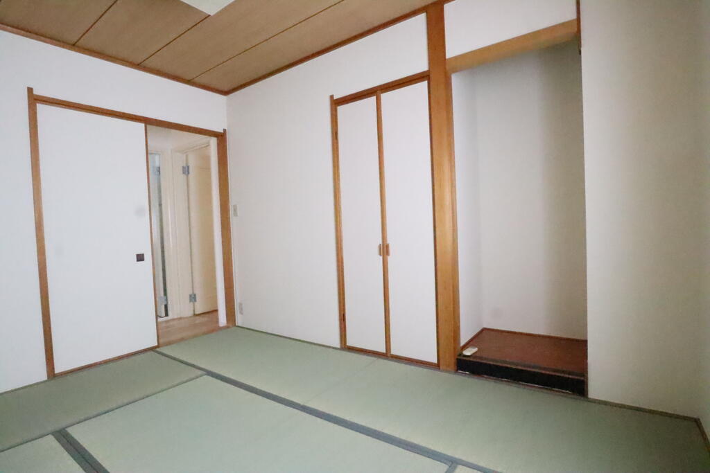 セダーヒルズC棟の居間写真
